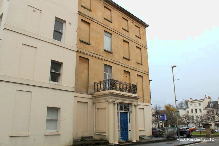 1 Bedroom Flat To Rent In Berkeley Place, GL52