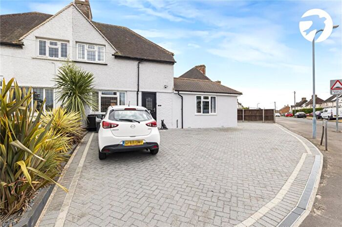 3 Bedroom Semi Detached House For Sale In Oliver Road, Swanley, Kent, BR8