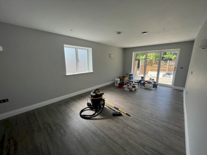 3 Bedroom Flat To Rent In Wood Lane, Isleworth, TW7