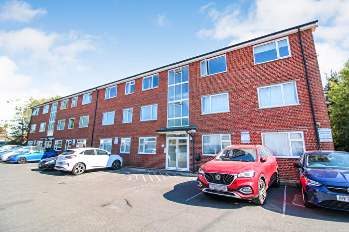 3 Bedroom Apartment For Sale In Somerset Court, Farnborough, Farnborough, GU14