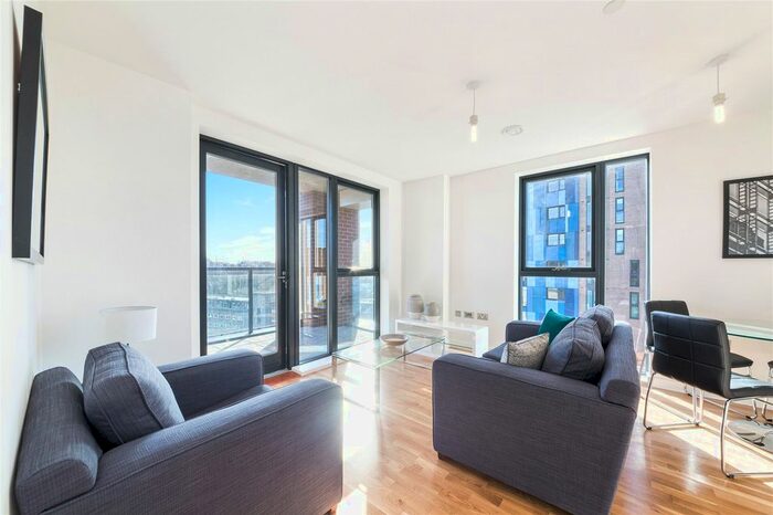 2 Bedroom Flat To Rent In Centenary Heights, Larkwood Avenue, Greenwich, London, SE10