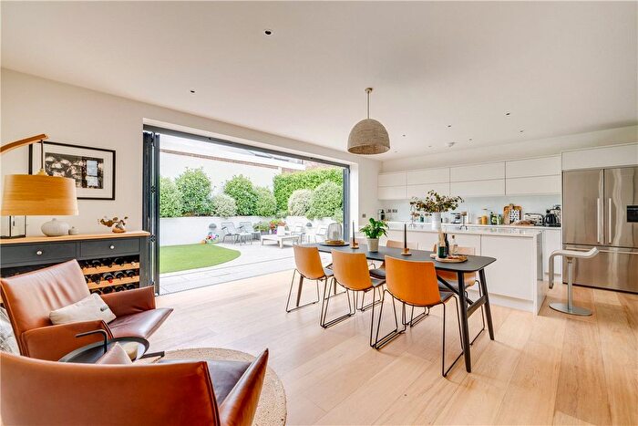 4 Bedroom Semi-Detached House For Sale In West Temple Sheen, London, SW14