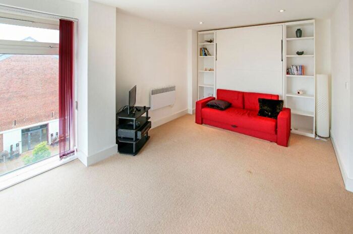 Studio To Rent In Kings Road, Swansea, SA1