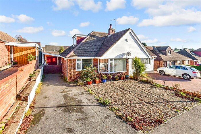 3 Bedroom Chalet For Sale In Shaftesbury Drive, Allington, Maidstone, Kent, ME16