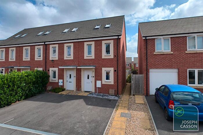 3 Bedroom End Of Terrace House For Sale In Brimley Grove, Bridgwater, TA6