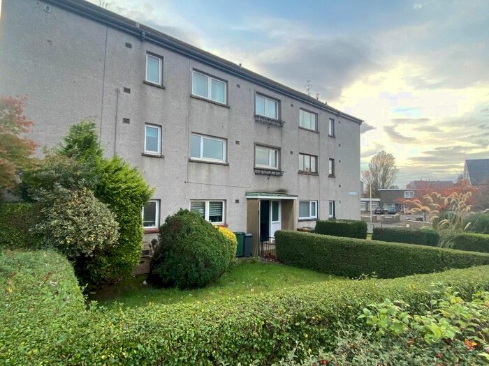 3 Bedroom Flat To Rent In Oxgangs Green, Oxgangs, Edinburgh, EH13