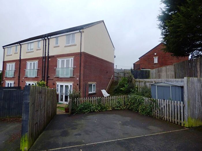 3 Bedroom End Of Terrace House For Sale In Park Rise, Leeds, LS13