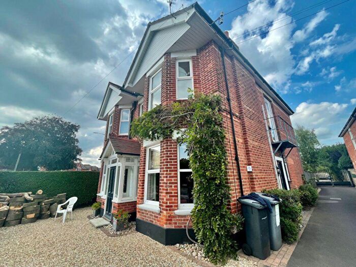 3 Bedroom Flat To Rent In Student Three Double Bedroom, Winton (), P06