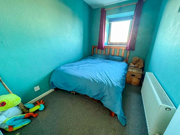 1 Bedroom End Of Terrace House For Sale In Winchilsea Crescent, West Molesey, KT8