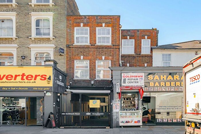 3 Bedroom Flat To Rent In Goldhawk Road, Shepherds Bush, W12
