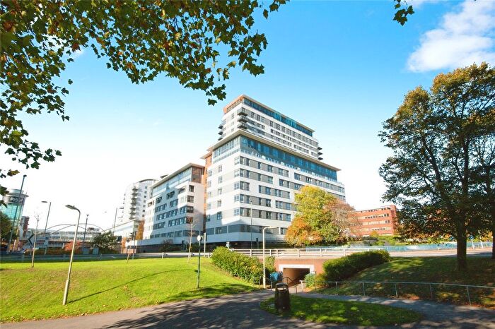 2 Bedroom Flat For Sale In Alencon Link, Basingstoke, Hampshire, RG21