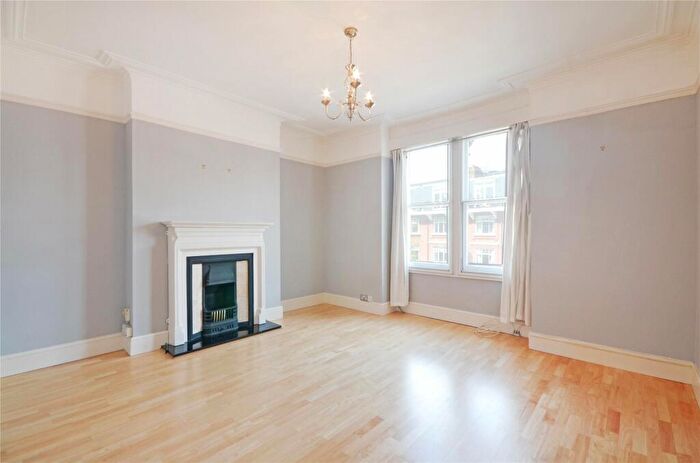 2 Bedroom Flat To Rent In Mill Lane, West Hampstead, NW6
