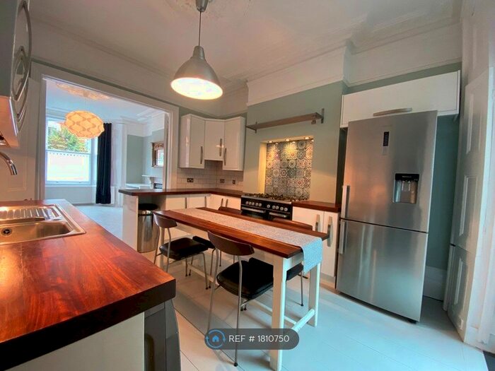 2 Bedroom Flat To Rent In Ground Floor, London, N4