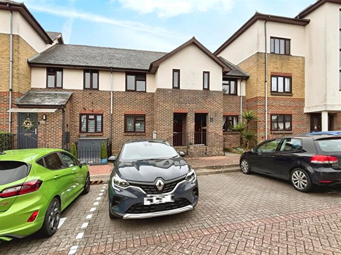 2 Bedroom House For Sale In Semple Gardens, Chatham, ME4