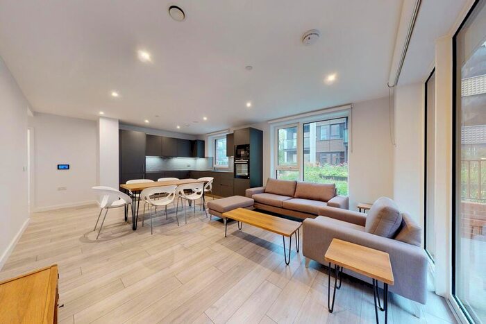 3 Bedroom Flat To Rent In , New Lion Way, London, SE17