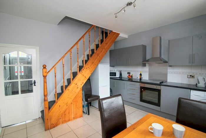 2 Bedroom Flat To Rent In Ainsworth Lane, Bolton, BL2