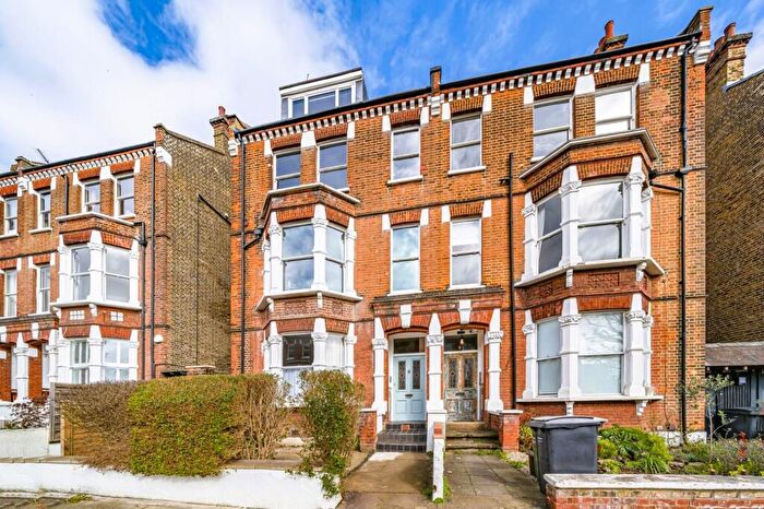 3 Bedroom Flat For Sale In Savernake Road, South End Green, London, NW3