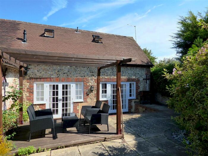 2 Bedroom Cottage To Rent In Arundel Road, Angmering, Littlehampton, BN16