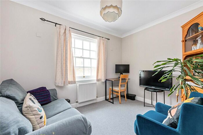 1 Bedroom Apartment To Rent In Albany Mews, Barnsbury Park, Islington, N1