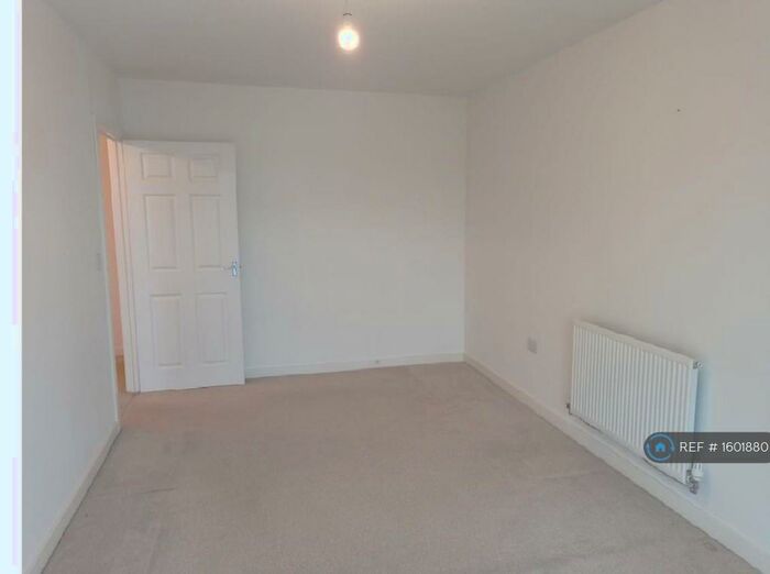 2 Bedroom Flat To Rent In Whitney Crescent, Weston-Super-Mare, BS24