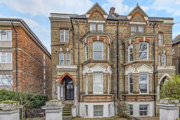 2 Bedroom Flat To Rent In Maple Road, Surbiton, KT6