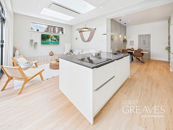 3 Bedroom Semi-detached House For Sale In Tennyson Avenue, Gedling, Nottingham, NG4