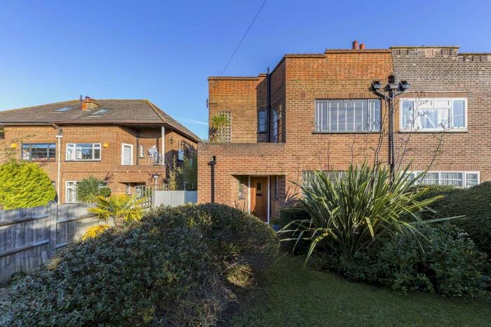 3 Bedroom Semi-Detached House To Rent In Elmbridge Avenue, Berrylands, Surbiton, KT5