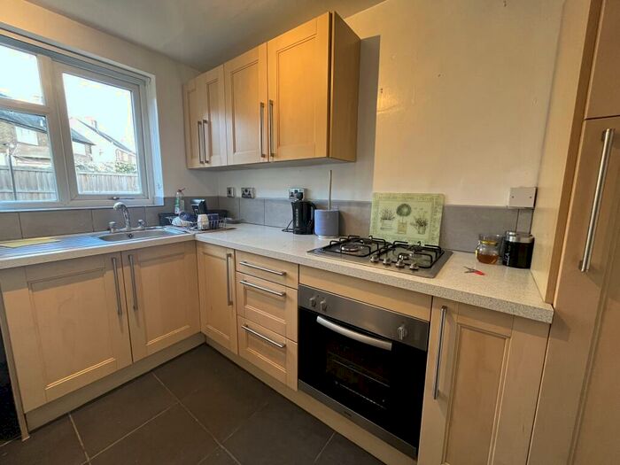 1 Bedroom Flat To Rent In Farnborough Road, Clifton, NG11