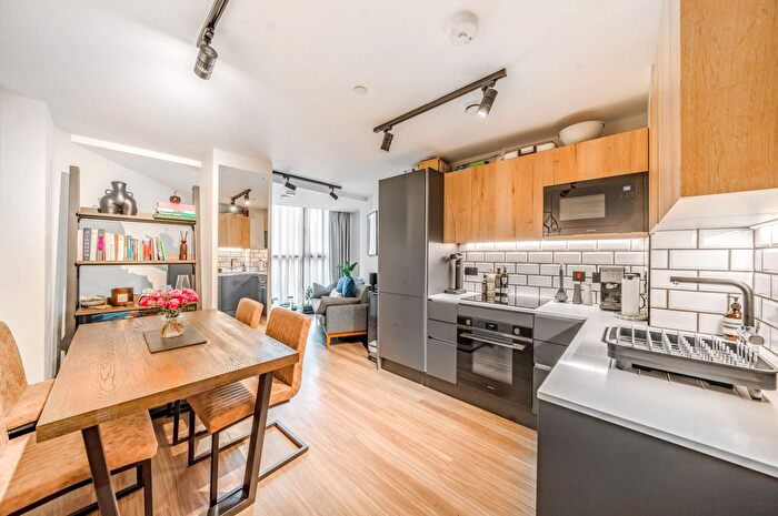1 Bedroom Flat For Sale In Tower Bridge Road, London, SE1