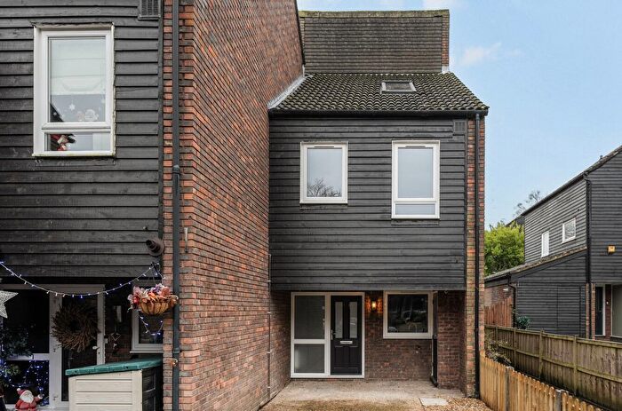 4 Bedroom End Of Terrace House For Sale In Northcott, Bracknell, Berkshire, RG12