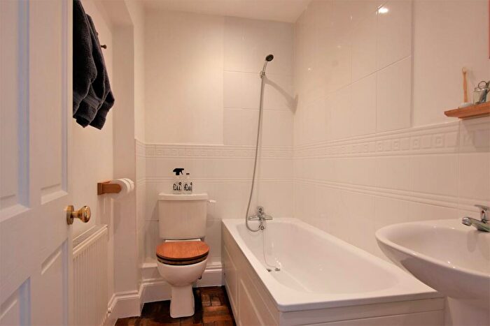 1 Bedroom Apartment For Sale In Leigh Road, Wimborne, BH21