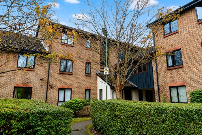 Studio To Rent In Rickwood, Horley, Surrey, RH6