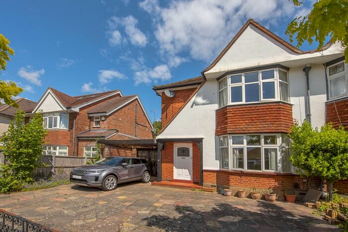 3 Bedroom Semi-Detached House To Rent In Riverside Close, Kingston Upon Thames, KT1