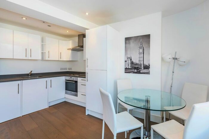 2 Bedroom Flat To Rent In Old Street, Shoreditch, London, EC1V