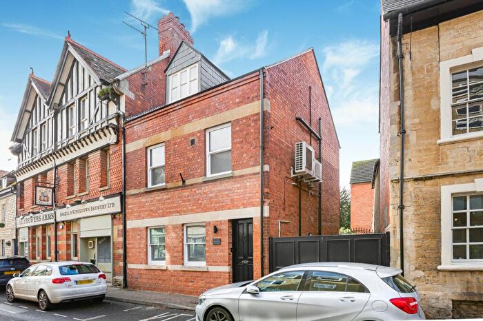 3 Bedroom End Of Terrace House For Sale In Cricklade Street, Cirencester, Gloucestershire, GL7