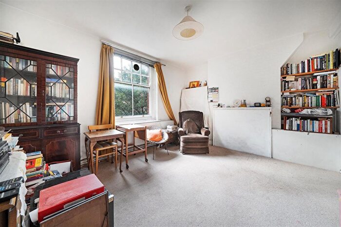 3 Bedroom Flat For Sale In Walton House, Montclare Street, London, E2