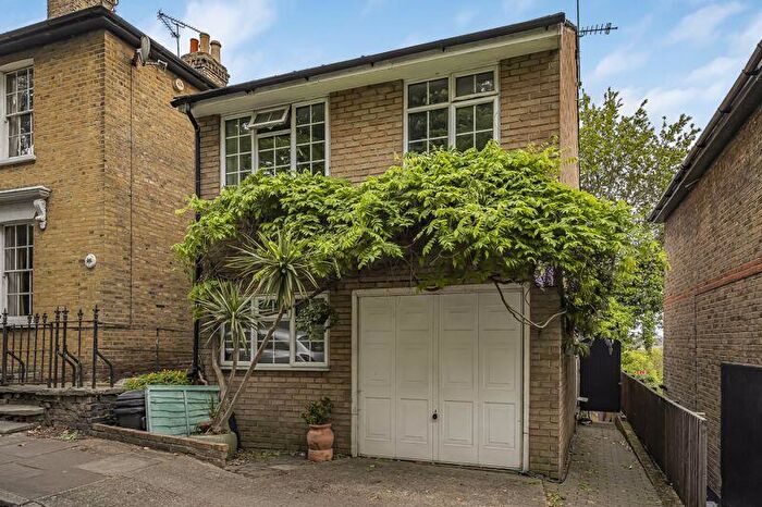 3 Bedroom Detached House For Sale In Orchard Hill, Crayford, DA1