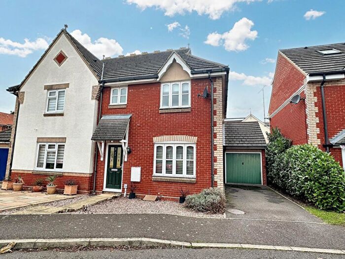 3 Bedroom Semi Detached House For Sale In Handleys Chase, Noak Bridge, SS15