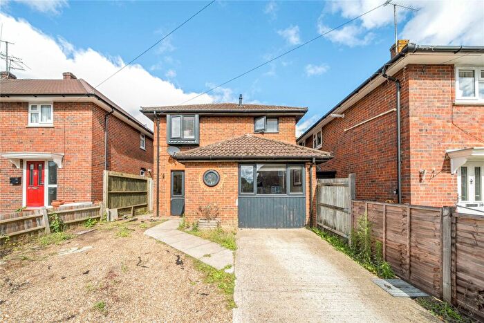 3 Bedroom Detached House For Sale In Oakdene, Chobham, Woking, GU24