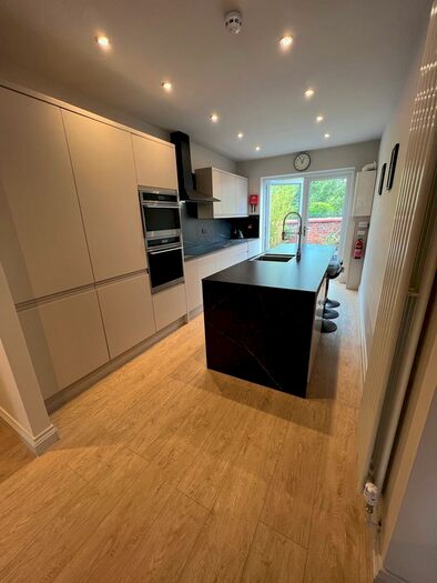 6 Bedroom Semi-Detached House To Rent In Monica Grove, Bed, Manchester, M19