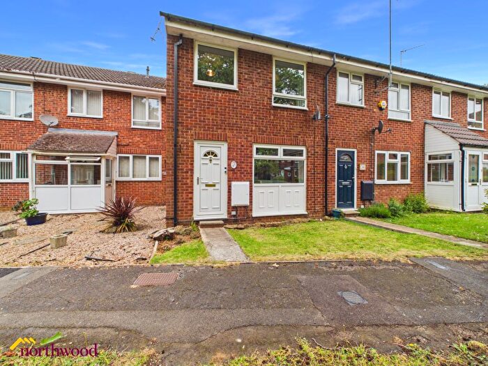 3 Bedroom Terraced House For Sale In Sussex Drive, Banbury, OX16