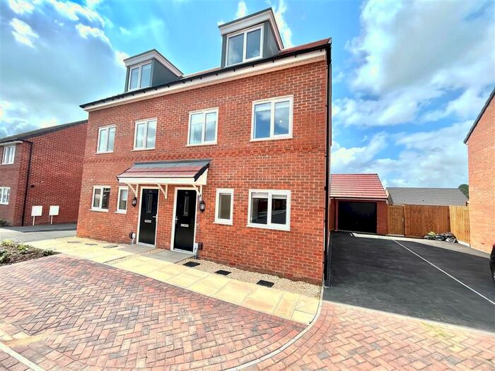 3 Bedroom Property To Rent In Horwood Drive, Gedling, Nottingham, NG4