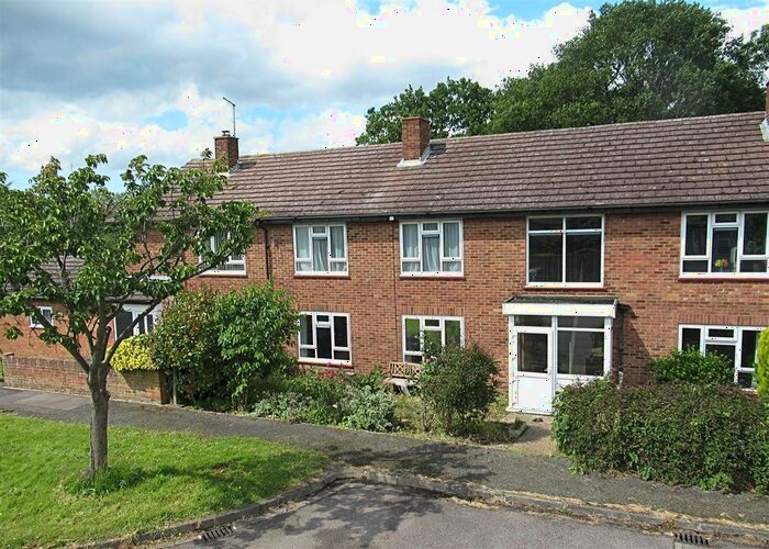 2 Bedroom Flat For Sale In Fanshaws Lane, Brickendon, Hertford, SG13