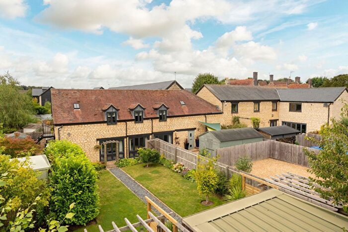 3 Bedroom Barn Conversion For Sale In 'the Granary' Flax Yard, Oakridge Park, MK14