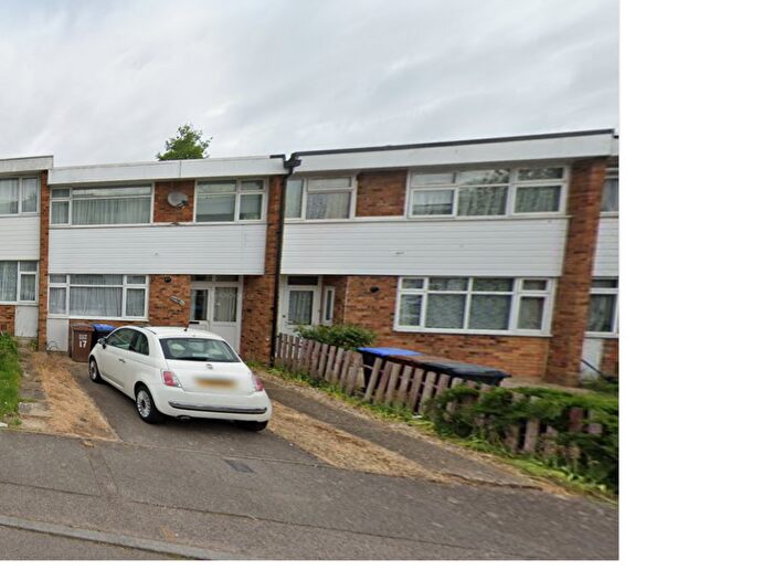 3 Bedroom Property To Rent In Wood Close, Hatfield, AL10