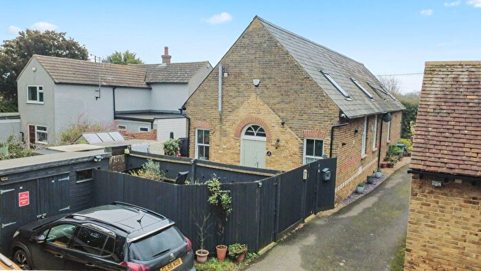 2 Bedroom Semi Detached House For Sale In Converted School House Offering Fantastic Size Rooms On The Outskirts Of Lynsted - Lynsted Lane, ME9