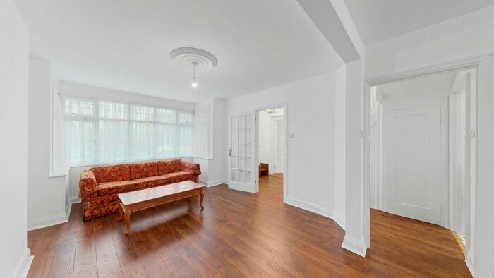 4 Bedroom Semi-Detached House To Rent In Regal Way, Harrow, HA3