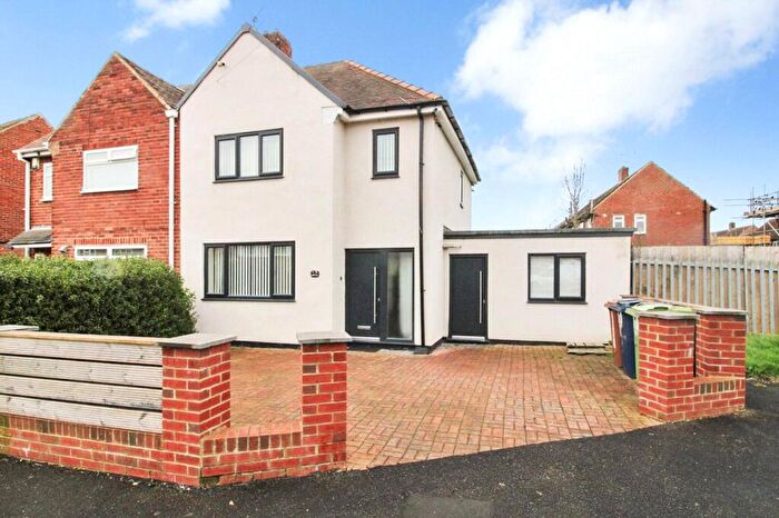 3 Bedroom Semi-Detached House For Sale In North View, South Hylton, Sunderland, Tyne And Wear, SR4