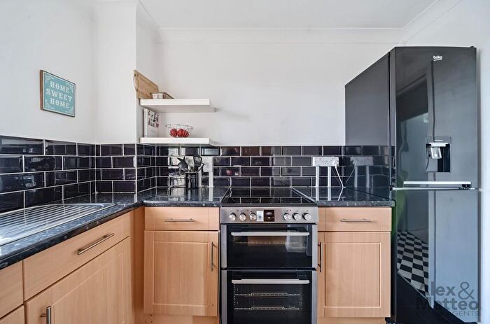 1 Bedroom Flat For Sale In Eveline Lowe Estate, Bermondsey, SE16