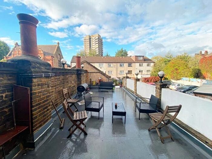 2 Bedroom Flat To Rent In Whitechapel Road, Whitechapel, London, E1
